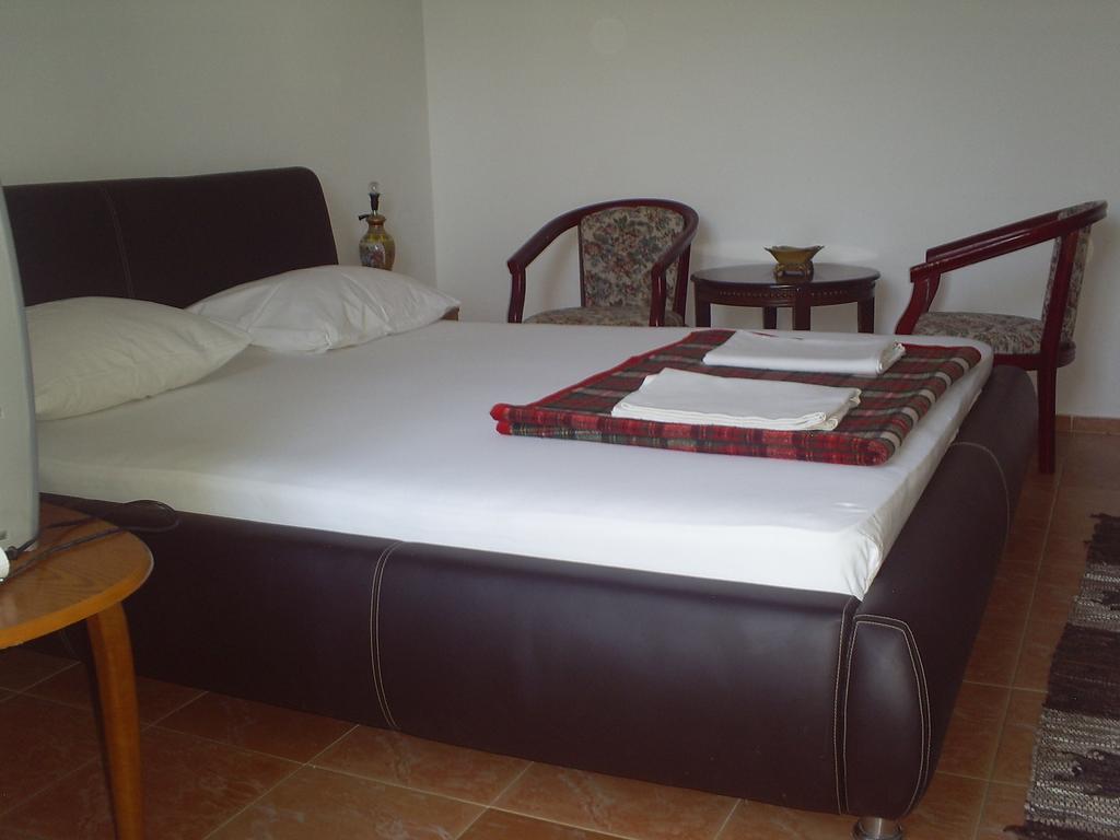 Apartmani Dado Ulcinj Buitenkant foto